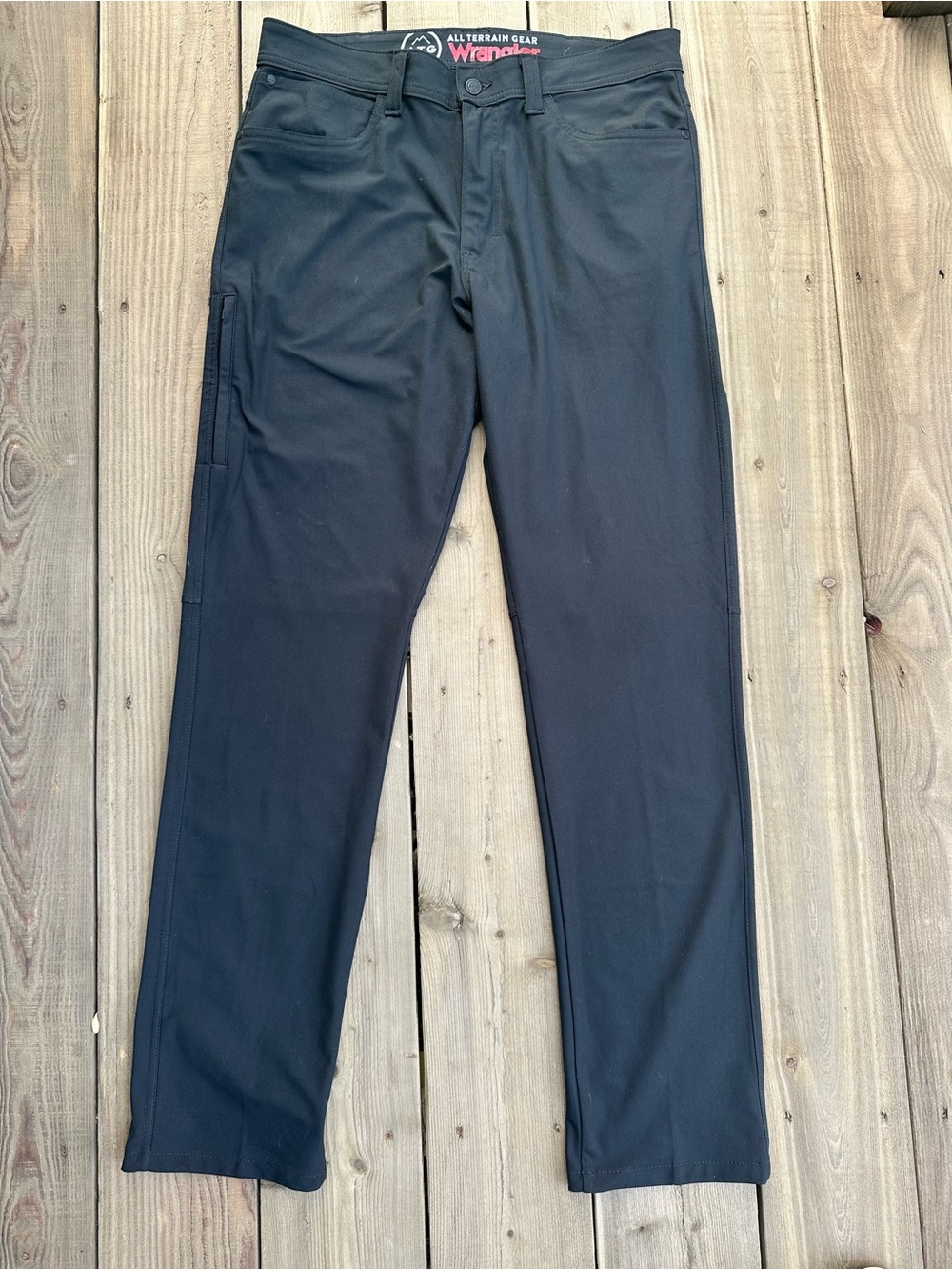 Wrangler Men’s Black Cargo Pants — All-Terrain Performance